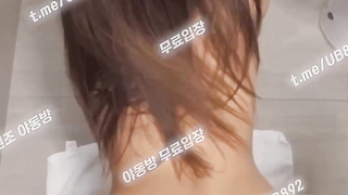 2166 와이프몰래 화장실에서