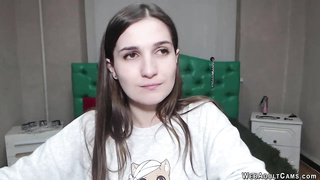 Cute amateur babe solo masturbates on webcam