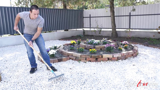 Shoves his penis into Arwen's mouth