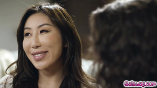 Victoria Voxxx and Nicole Doshi making love