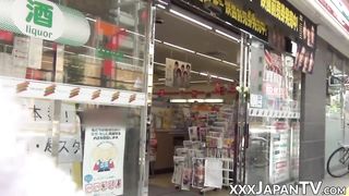 Chinese ladies in high high-heeled slippers are a subject of sharking