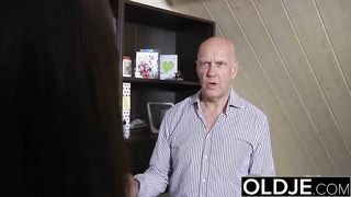 Chinese Youthful Honey Penetrated by hairless elderly guy she deepthroats penis coochie