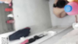 晚上趴透气窗偷窥邻居上大二的眼镜妹奶罩一解一对大奶就弹射出来这对巨乳打奶炮一定很爽.mp4