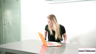 Undercover agent rimmed by a busty boss