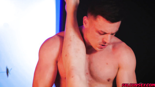 Maverick is a hot bottom I wanna fuck his hungry hole