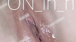 2600 후장을 쑤시는데도 질질 싸는년 풀버전은 텔레그램 UB892 Korea 한국 최신 국산 성인방 야동방 빨간방 온리팬스 트위터