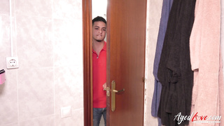 Ezequiel peeps his stepmother in the shower