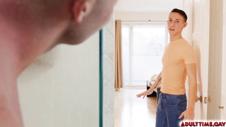 Des Irez Bathe and Fucked with Luca Mazzi