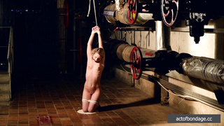 Naked Kate tiptoeing and knelling on peas