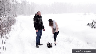 Vika tied up in the snow