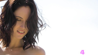 Stunning MILF exposed her perfect body