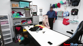 Teen took off her hijab and fucked a cop