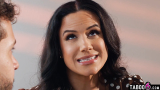 Hot MILF Penny Barber texts the paperboy