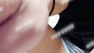 2884 일본 일반인 유출 남자친구 옆에서 몰래 노출하고 자위하는년 ..텔레그램 UB982