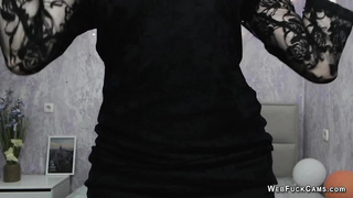 Amateur babe shows bra and boobs on webcam