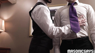 DILF Tucker Barrett slurps Ethan Tate warm semen