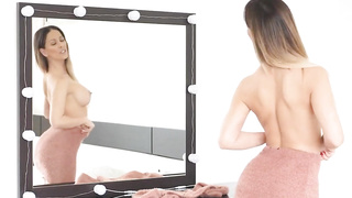 juicy cherie deville grinds her plump pussy