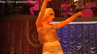 Bruna Linzmeyer fazendo strip nua na novela Gabriela - Globo