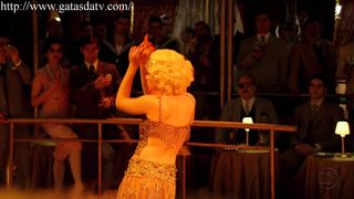 Bruna Linzmeyer fazendo strip nua na novela Gabriela - Globo