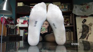 Bombshell Asian Gal 赤足 Milky Socks Nude Soles Flash