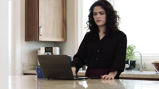 IT rep Jay Smooth fucks babe Victoria Voxxx