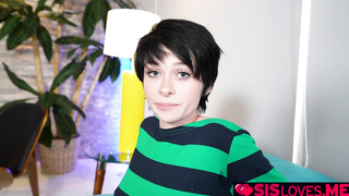 Kitty and Austin have intense sexual tension