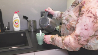 busty mature mom makes bad coffee but good sex