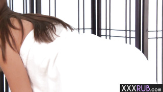 Sexy MILF client enjoyed pussy massage