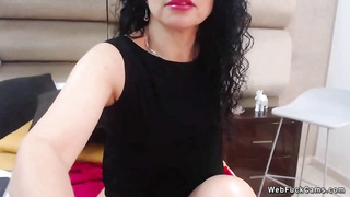 Mature amateur Latina lady masturbates on webcam