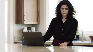 Stud IT support guy fucks sexy client