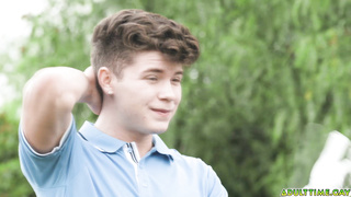 Ander Wolfson disguised as Drake Vons gal