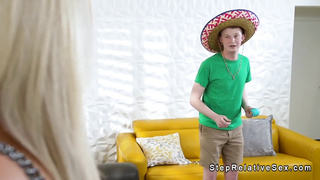 Gringo stepsosn POV fucks curvy MILF stepmom