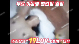 3225 오빠 남매끼리 이러면 안되잖아 이러면서 보지 존나 만지네 ㅋㅋㅋ 텔레 UB892