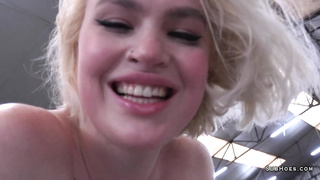 Czech blonde slut Greta Foss squirting