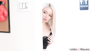 Blonde spies on her trainer masturbating