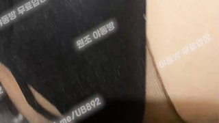 3317 찍으려는 남자와 필사적으로 얼굴은 가리는 여자 ㅋㅋ 텔레 UB892