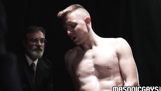 Twink Serg Shepard fucked himself using peg toys