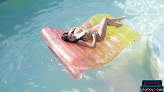 Big boobs MILF beauty Kaitlynn Anderson