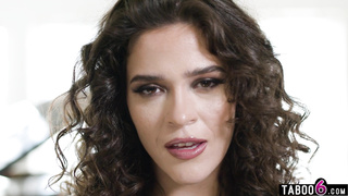 Up and close with latina Victoria Voxxx