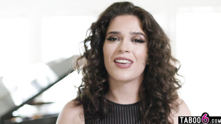 Up and close with latina Victoria Voxxx