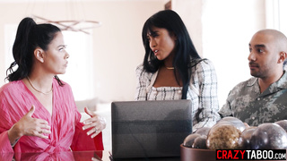 Wedding planer fucks big cock client