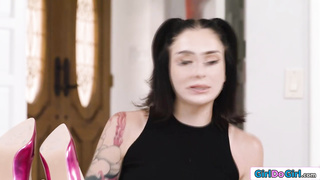 Stepmom is rimmed by stepdaughters bff