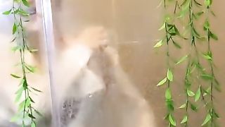 Scorching Thai Chick Douche Display BIGO