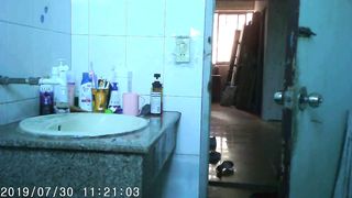 Japanese Village Lady gets Bare and Washes her Hair 贵州妹出租房公厕裸体洗头