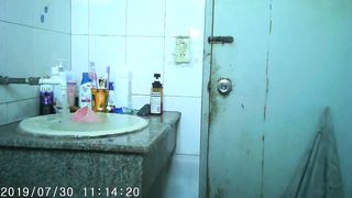 Japanese Village Lady gets Bare and Washes her Hair 贵州妹出租房公厕裸体洗头
