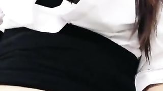 网红刘婷精彩演绎学生看到老师今天穿着高跟丝袜很性感就尾随跟到家里和老师发生性关系