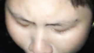 在路边她就受不了了,说要吃我的大鸡巴