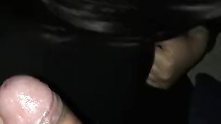 在路边她就受不了了,说要吃我的大鸡巴