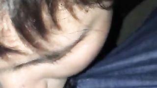 在路边她就受不了了,说要吃我的大鸡巴