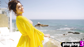 Big tits Latina babe shows stunning body